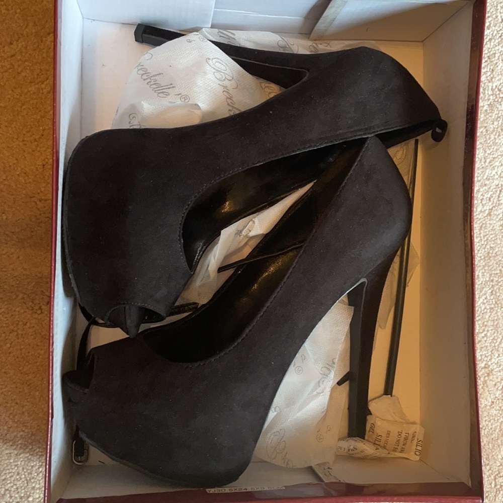 Gently worn Breckell’s pumps